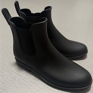 Women’s Black Chukka Rain Boots - Classic Chelsea-Style size 9